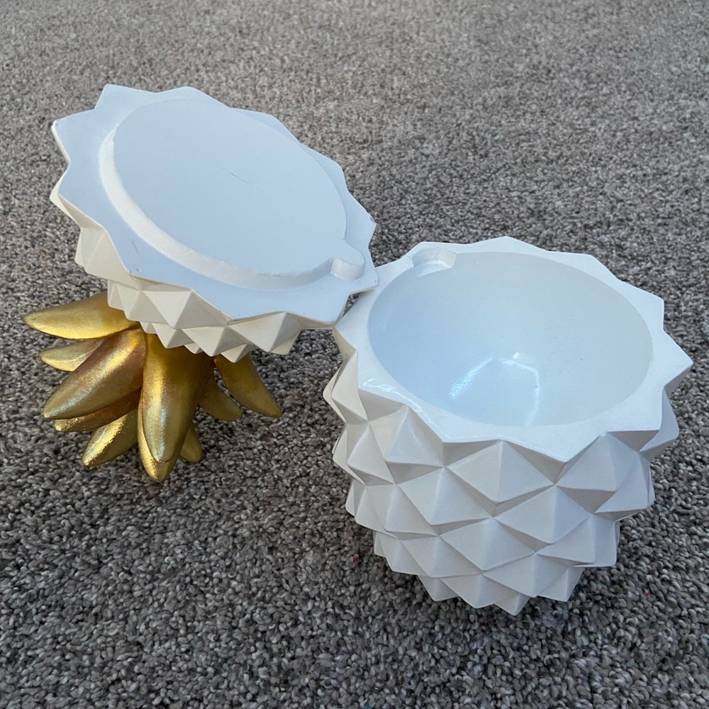 Pineapple Decor - Picture 2 of 2